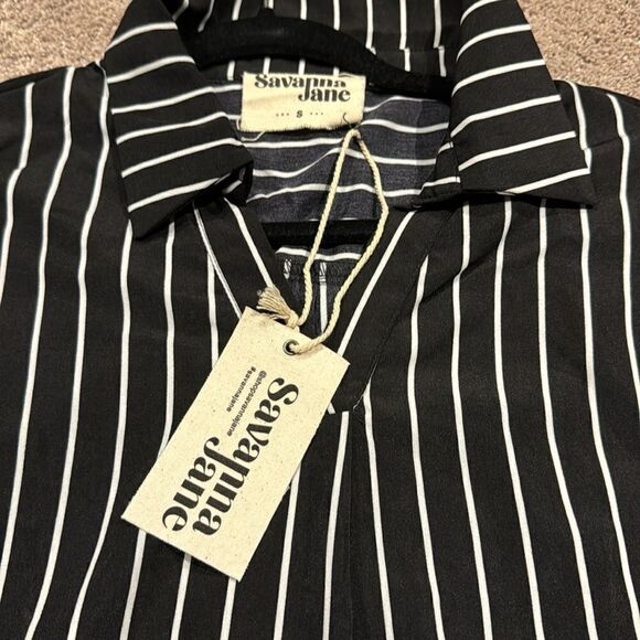 Savanna Jane blouse with bell sleeves ! Size small black and white NWT - Picture 8 of 8
